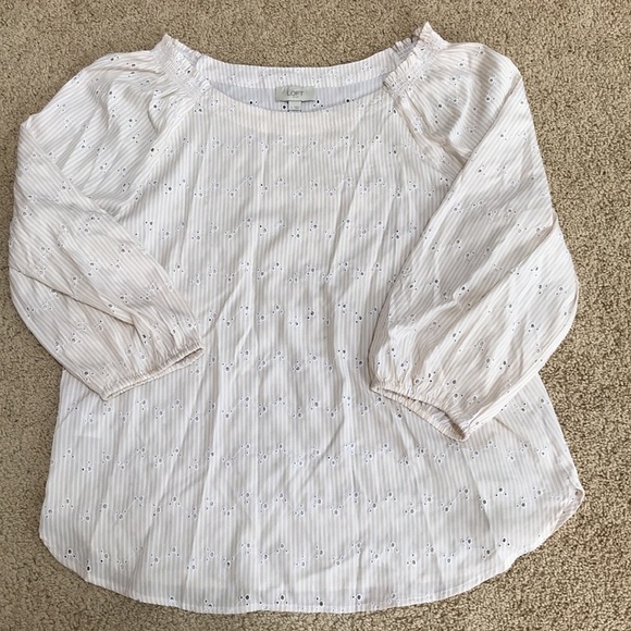 Loft outlet large tan/cream eyelet off shoulder / on shoulder blouse. - Picture 9 of 9